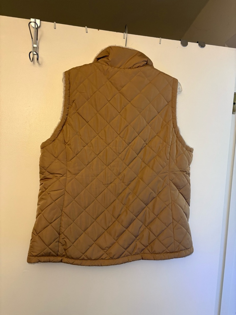 Free Country Quilted Fleece-Lined Reversible Vest in Camel - Picture 4 of 6